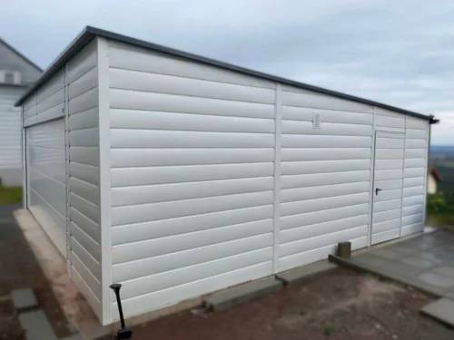 Mobilgarázs 7,5x6,5m RAL 9010 Fehér | Motoros szekcionált kapu | Széles panel | Erősített szerkezet